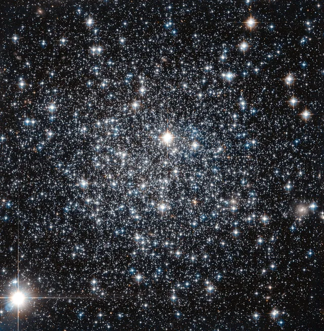 Binary stars vanish in the middle of star clusters